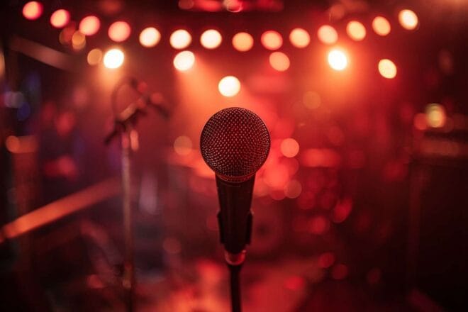 Image d'illustration. Micro scène concert