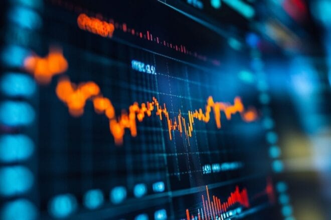 Gros plan sur des graphiques boursiers numériques