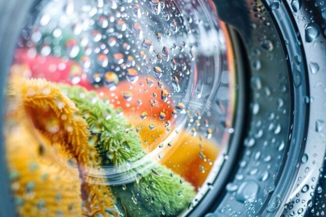 Porte de lave linge avec gouttelettes