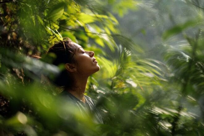 Paysage serein avec une personne respirant profondément