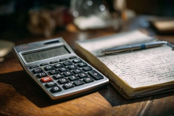Calculatrice et notes financières