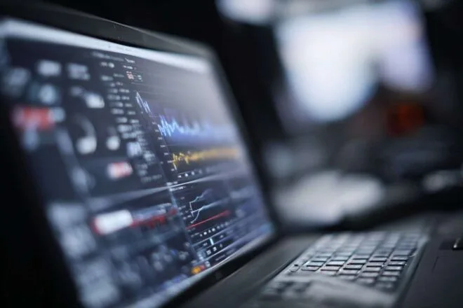 Gros plan écran ordinateur données intelligence artificielle