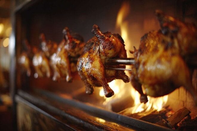 Poulets rôtis à la broche