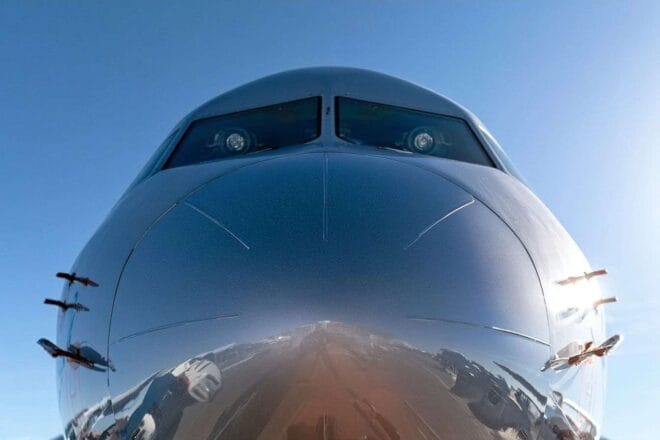 Vue détaillée du nez de l avion