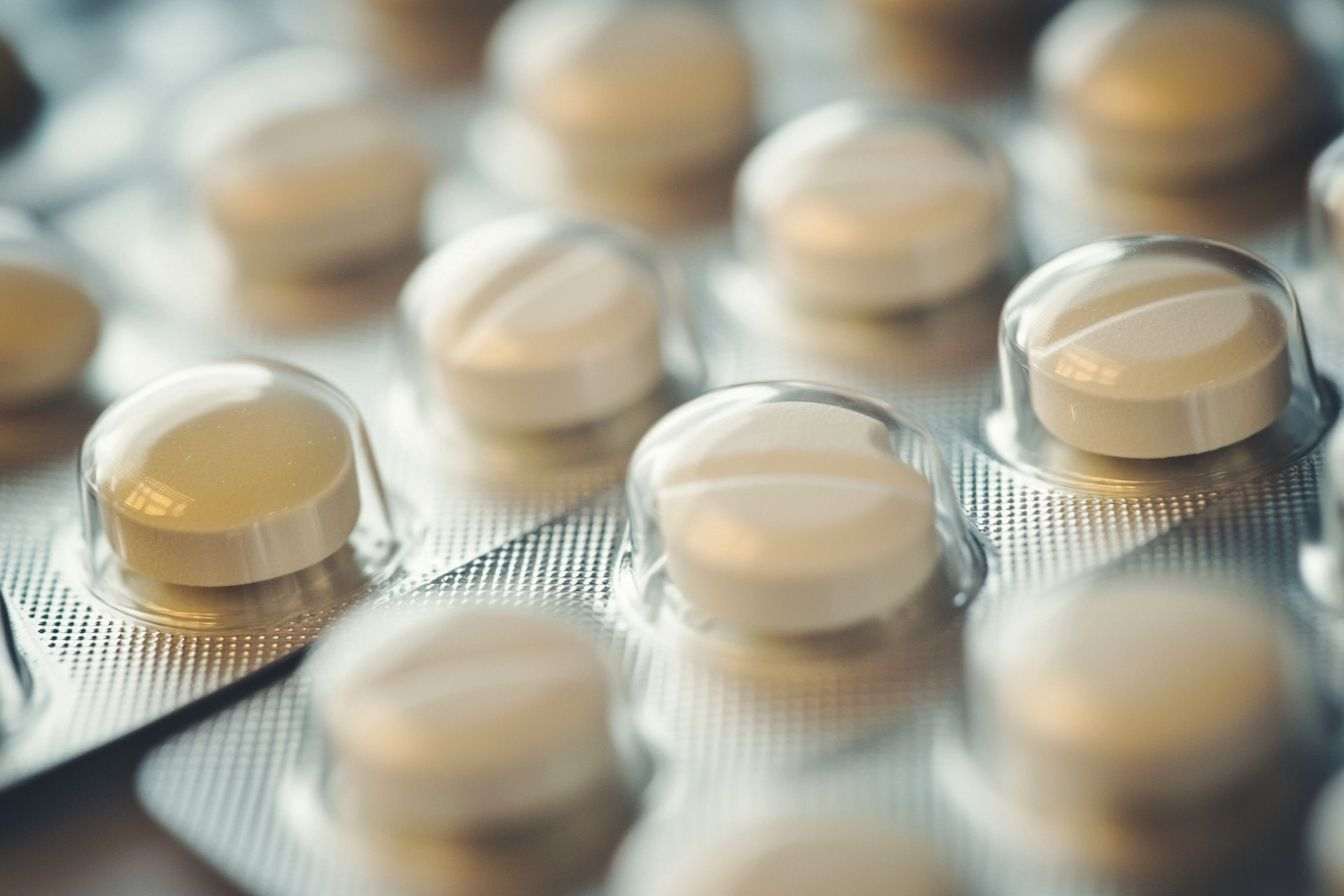 Gros plan d une plaquette de comprimés blancs